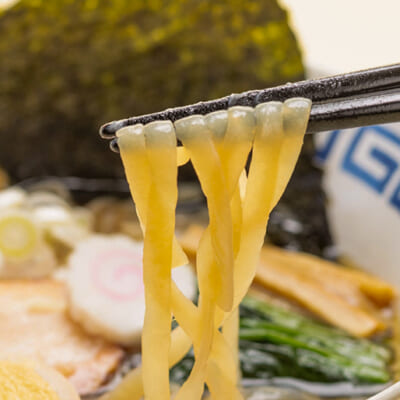 生姜醤油ラーメンのスープが付いた商品