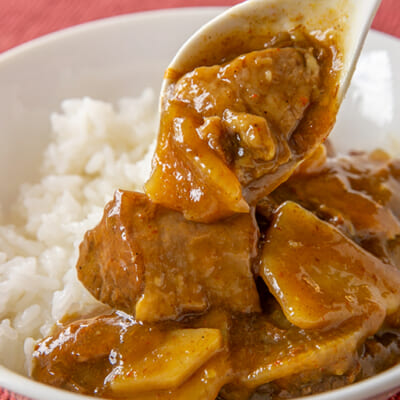 「牛すじ カレー風味」は丼にするのもおすすめ！