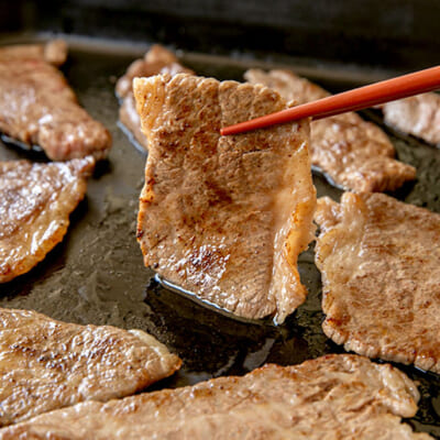 焼き肉はジューシーで旨味たっぷり！