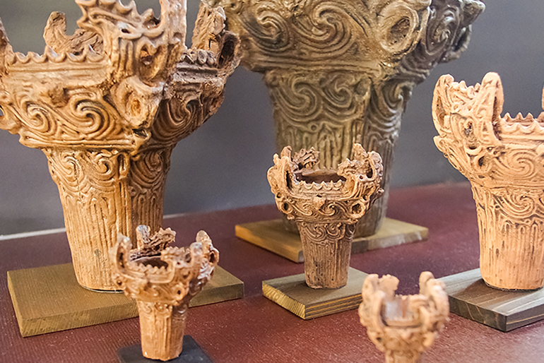 火焔型土器の文様を精巧に再現