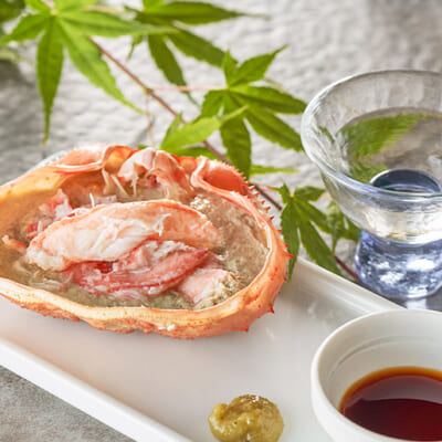 濃厚なカニ味噌とジューシーなむき身の「甲羅盛り」