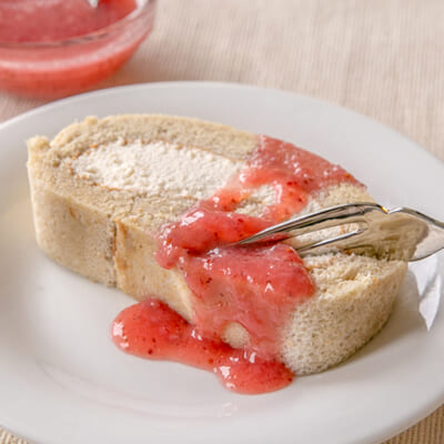 付属の越後姫ソースをかけて試食します