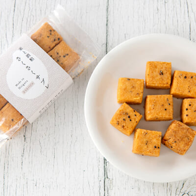 ピザのマルゲリータをイメージした「トマトバジル」