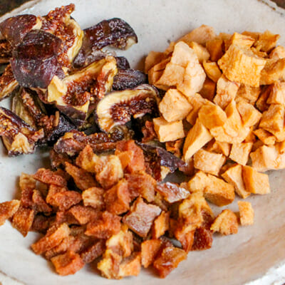 農家さんから仕入れる果物を使用したドライフルーツ