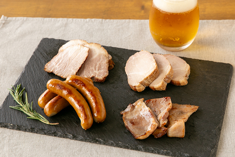 地元のブランド豚を味わう「ハム・ソーセージ」