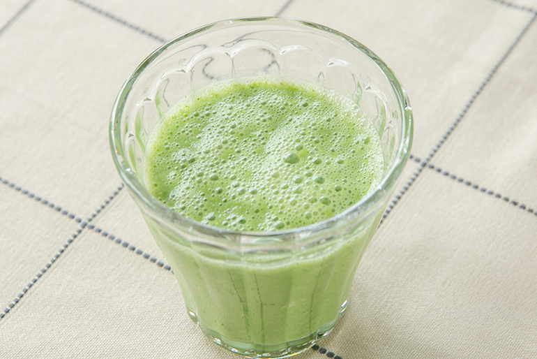 葉物野菜やヨーグルトなどと合わせて「スムージー」に!