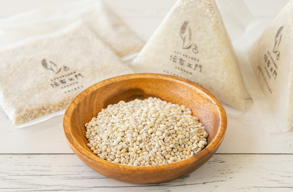 新潟直送計画】佐渡産 もち麦（はねうまもち） – むぎとお米と柿農家