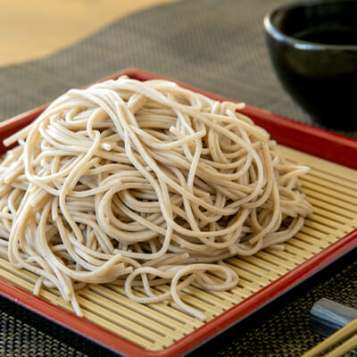 ツルッとしたのど越しが自慢の「石挽ふのりそば」