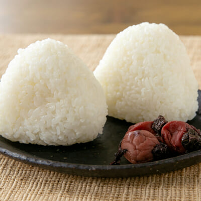 冷めても硬くなりにくいので、おにぎりにピッタリ!