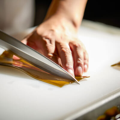 出汁をとった昆布を新たな美味へと昇華