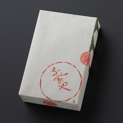 鍋茶屋オリジナルの包装紙でお届けします