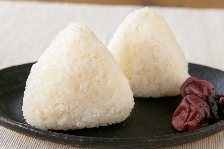 おにぎりにすると、お米の美味しさが際立ちます