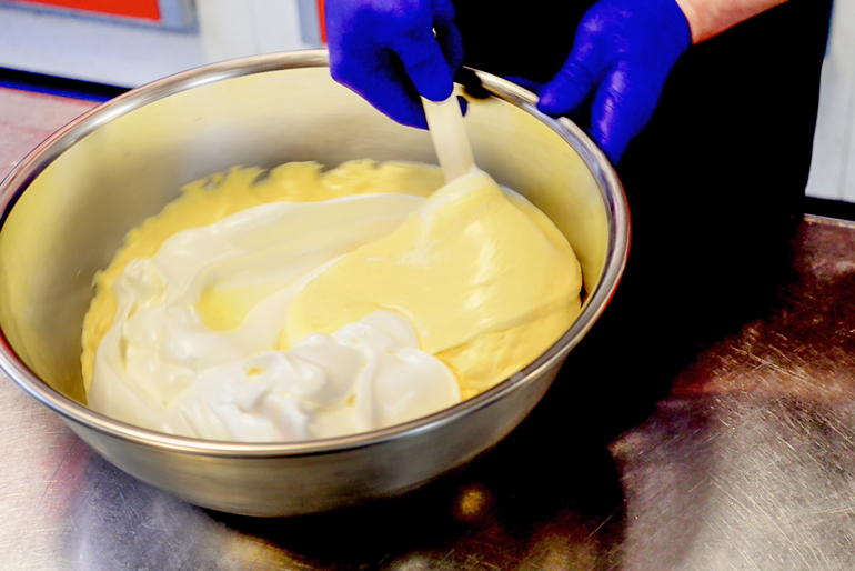 ふんわり食感の秘密は、きめ細かなメレンゲ