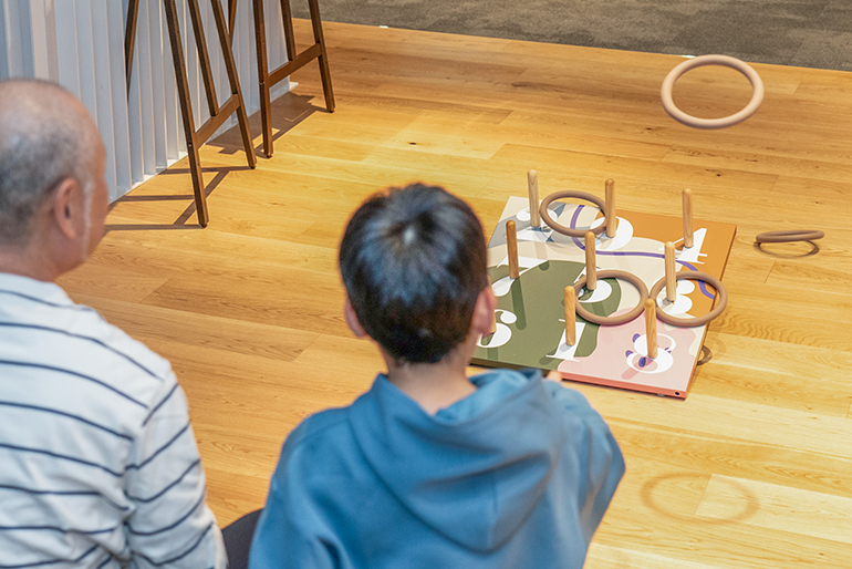 「輪」には軽くて柔らかい発泡材を採用