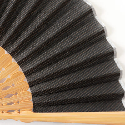 小千谷縮の扇子（細縞・黒）