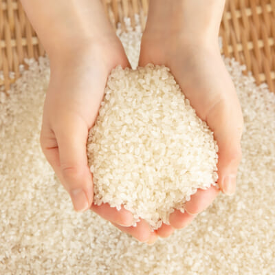 自社専用の精米機で、お米の状態に合わせて丁寧に精米