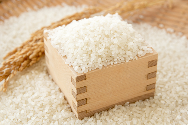 自社専用の精米機で、お米の状態に合わせて丁寧に精米