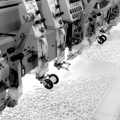 模様が立体的に浮き上がる「コード刺繍」