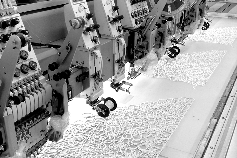 模様が立体的に浮き上がる「コード刺繍」