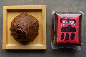 1.&ensp;雪山川 熟成コシヒカリ玄米みそ