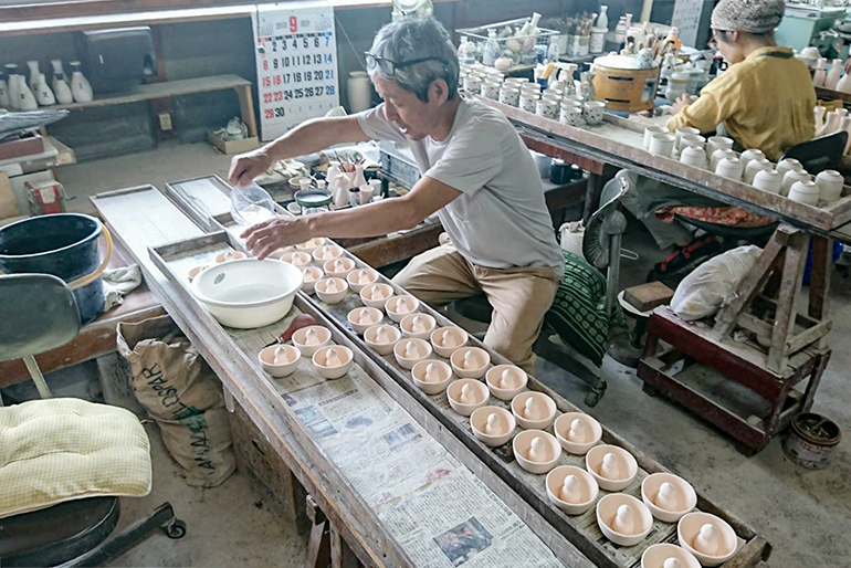 美濃焼の職人が一つひとつ形にするからくり