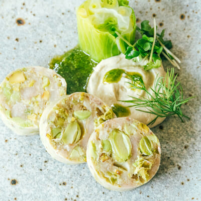 保存料や結着剤に頼らず丁寧に作りました！