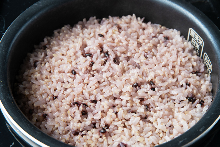 毎日の食事から美肌を目指すオリジナルブレンド米