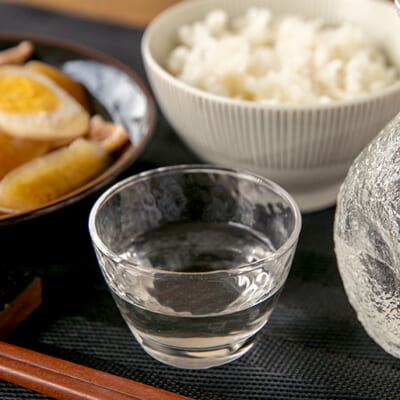 酸味にこだわって仕込んだ、食材を引き立てる「食中酒」