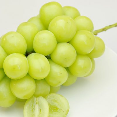 種なしで皮ごとOK!濃厚な甘さが特徴の注目品種