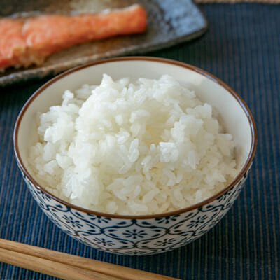 お米本来の甘みが、鮭の塩気と旨味で引き立ちます